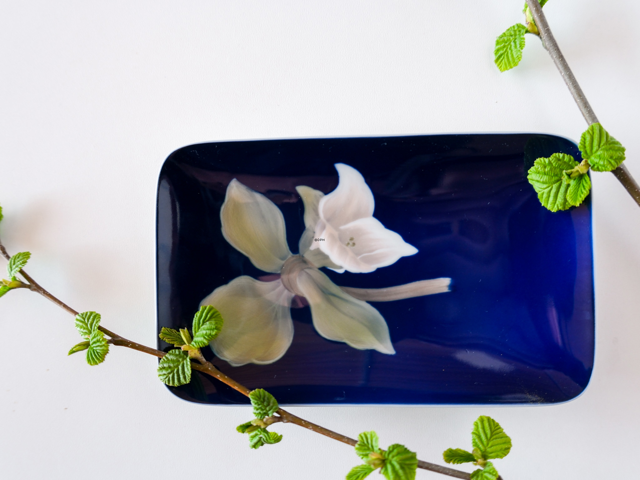 Skål med blomst, Royal Copenhagen nr. 2835-861