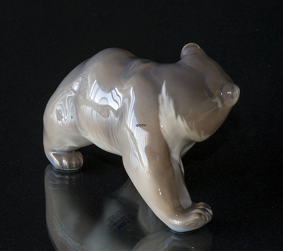 Gående brun bjørn, Royal Copenhagen figur nr. 2841