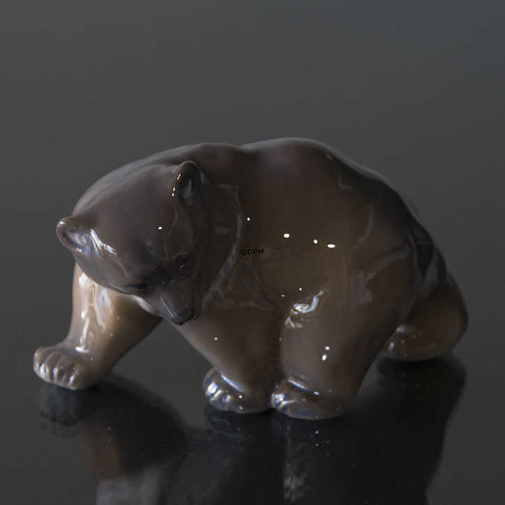 Gående brun bjørn, Royal Copenhagen figur nr. 2841