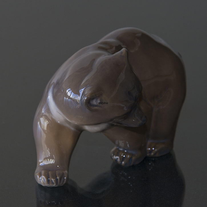 Gående brun bjørn, Royal Copenhagen figur nr. 2841