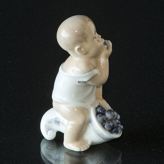 Baby med overflødighedshorn, Efterår , Royal Copenhagen figur nr. 2858