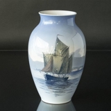 Vase med skibe i søen, Royal Copenhagen nr. 2864-4044