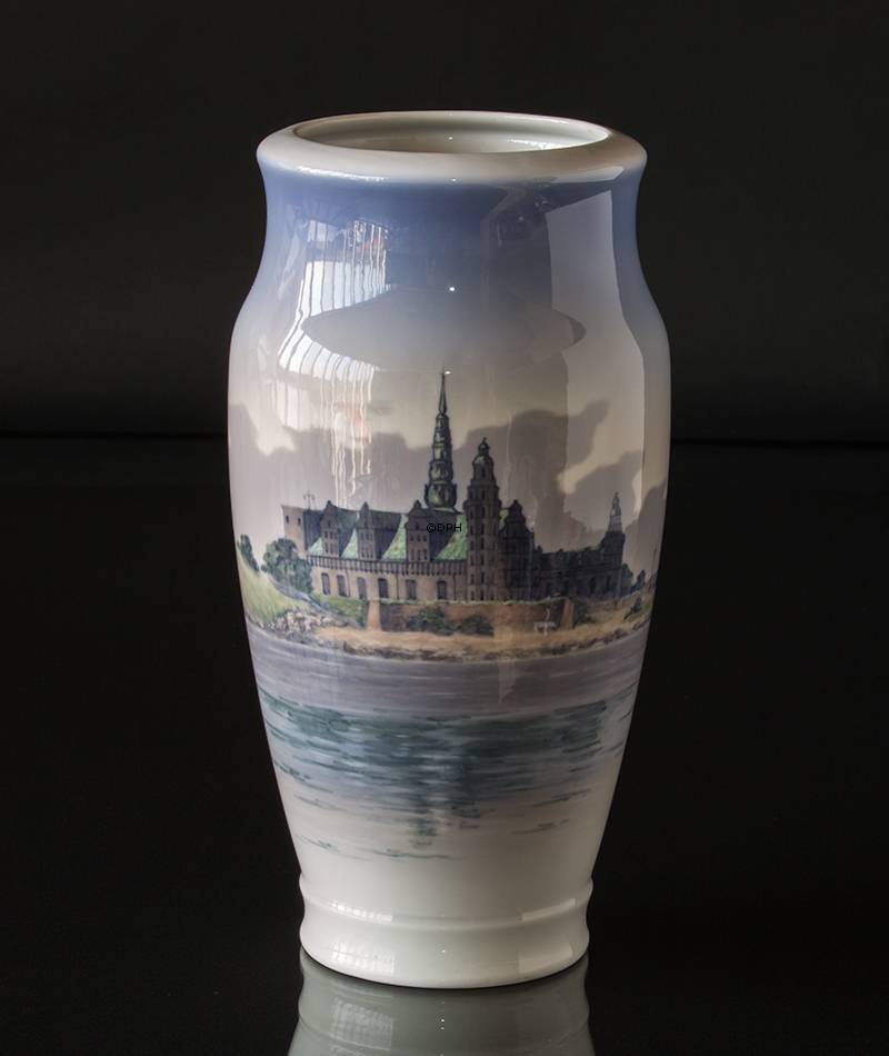 Vase med Kronborg, Royal Copenhagen nr. 2868-2040