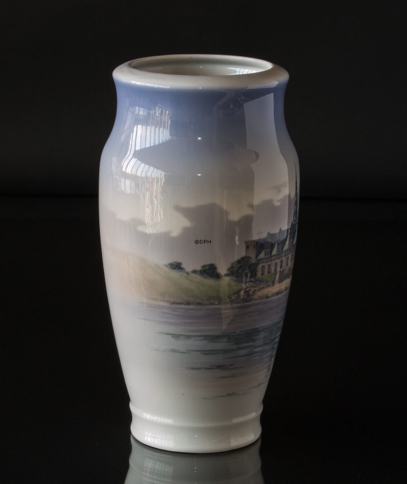 Vase med Kronborg, Royal Copenhagen nr. 2868-2040