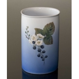 Vase mit Brombeeren, Royal Copenhagen Nr. 288-5402