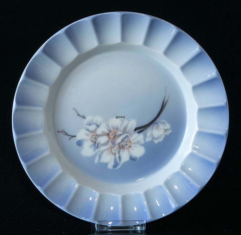 Skål med blomst, Royal Copenhagen nr. 2927-9932