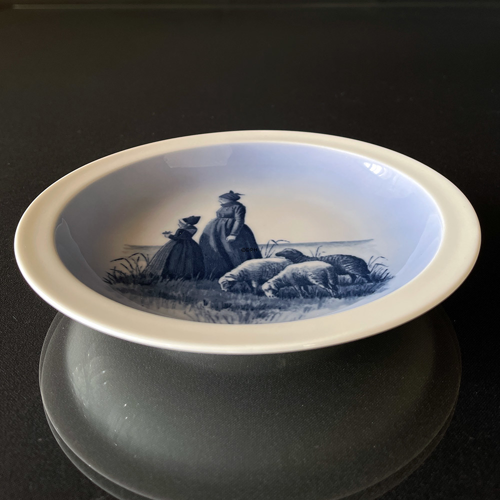 Skål med Fanø Piger, Royal Copenhagen nr. 2985-10-14115