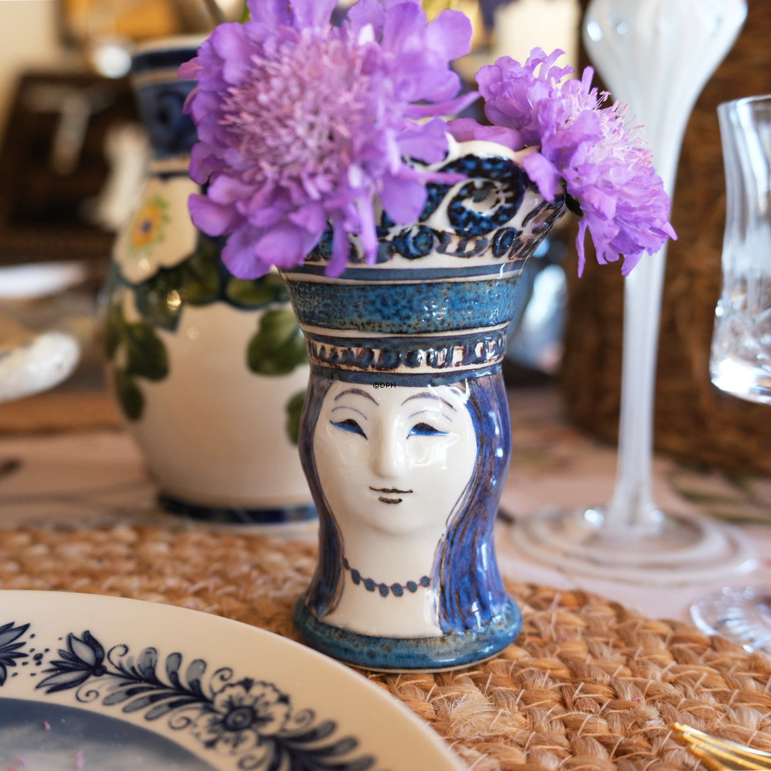 Royal Copenhagen/Aluminia Dronning figur nr. 306-3568