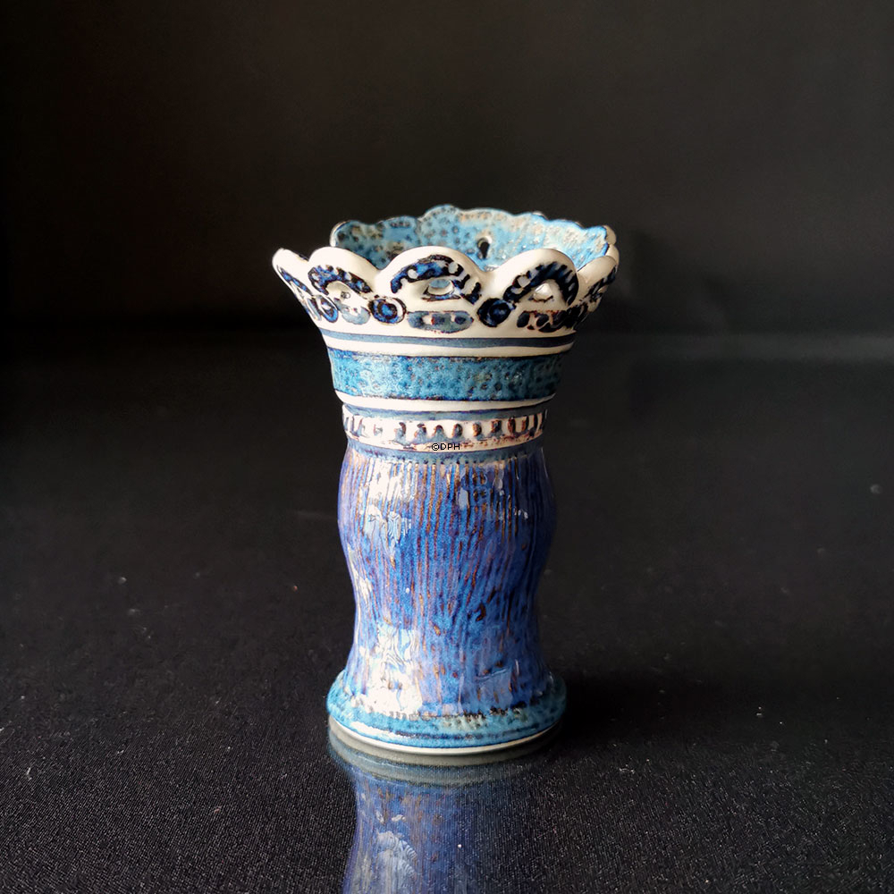 Royal Copenhagen/Aluminia Dronning figur nr. 306-3568