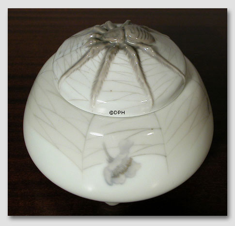 Krukke med låg, med Edderkop på låg, Royal Copenhagen nr. 317-2460