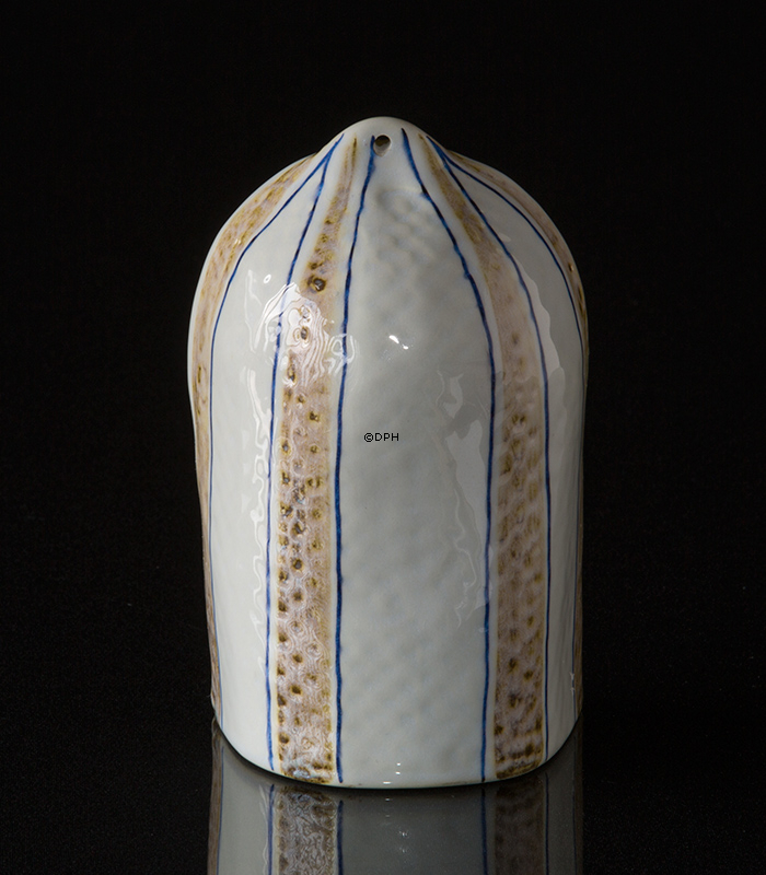 Livsglæde Dreng i kurvestol Fajancefigur fra Royal Copenhagen