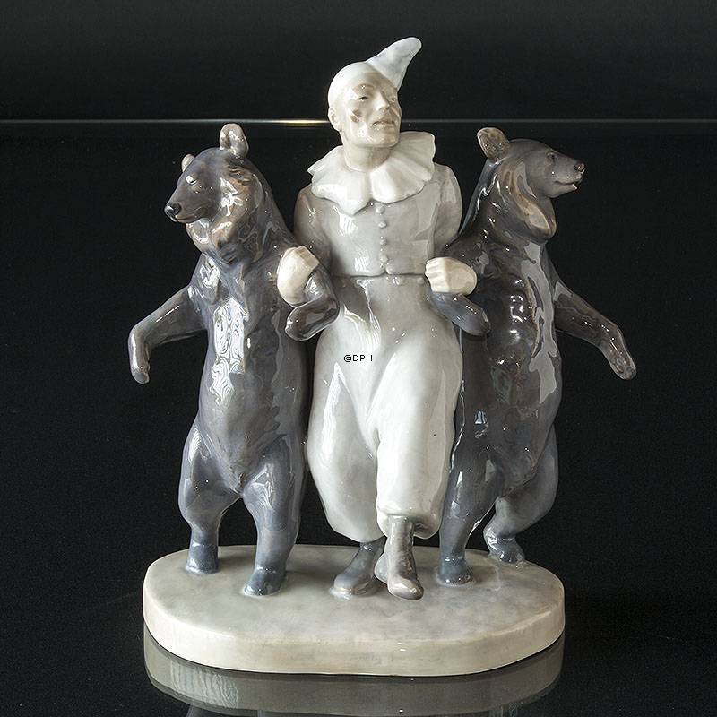 Klovn med dansende bjørne, Meget sjælden Royal Copenhagen figur nr. 330 (1894-1922) af Carl J. Bonnesen