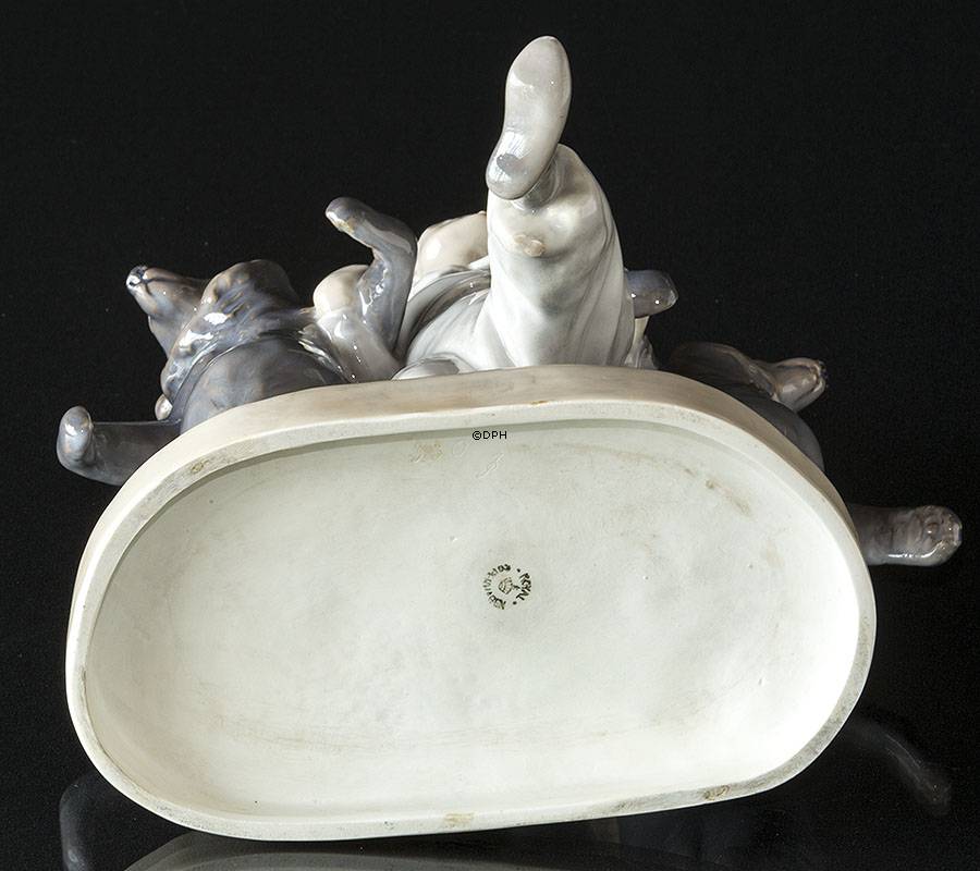 Klovn med dansende bjørne, Meget sjælden Royal Copenhagen figur nr. 330 (1894-1922) af Carl J. Bonnesen