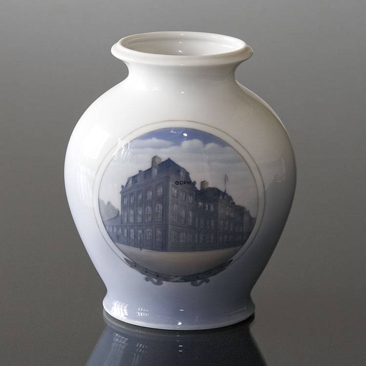 Vase med Det Bernstorffske Palæ, Royal Copenhagen nr. 3403