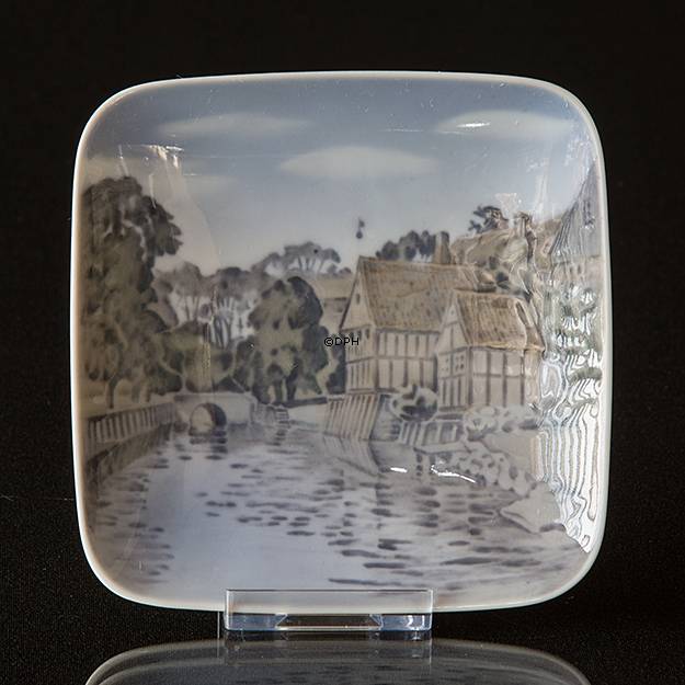 Skål med Den Gamle By i Århus, Royal Copenhagen nr. 3458