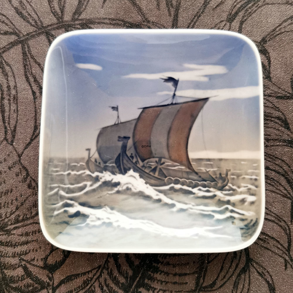 Skål med vikingeskibe, Royal Copenhagen nr. 3479