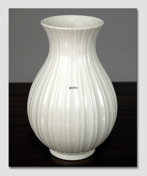 Hvid riflet Vase, Royal Copenhagen nr. 3487