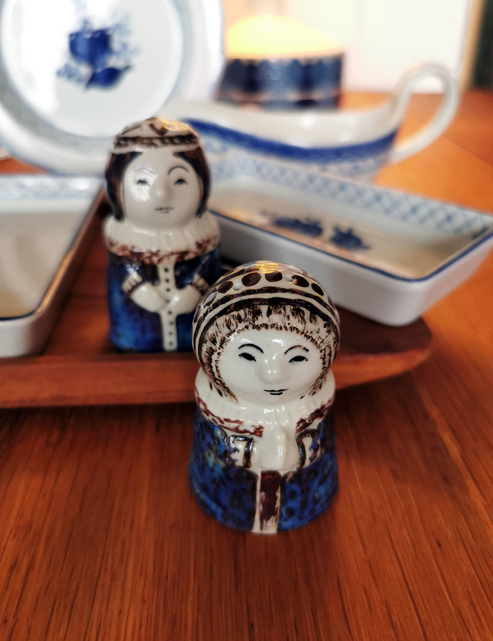 Salt og Peber sæt, designet af Doreen Middelboe for Aluminia no. 310/3573 & 311/3574 Royal Copenhagen fajance