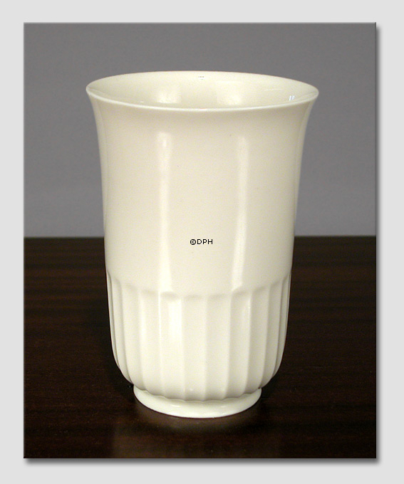 Hvid Royal Copenhagen vase nr. 3597