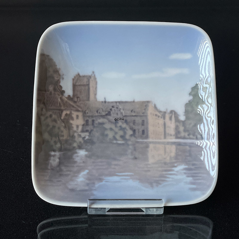 Skål med Herlufsholm, Royal Copenhagen nr. 3609