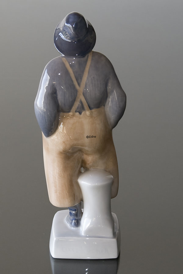 Fisker, Royal Copenhagen figur nr. 3668