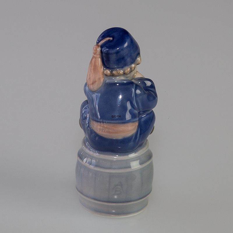 Dreng med Tudehorn, Lille hornblæser, Royal Copenhagen figur nr. 3689