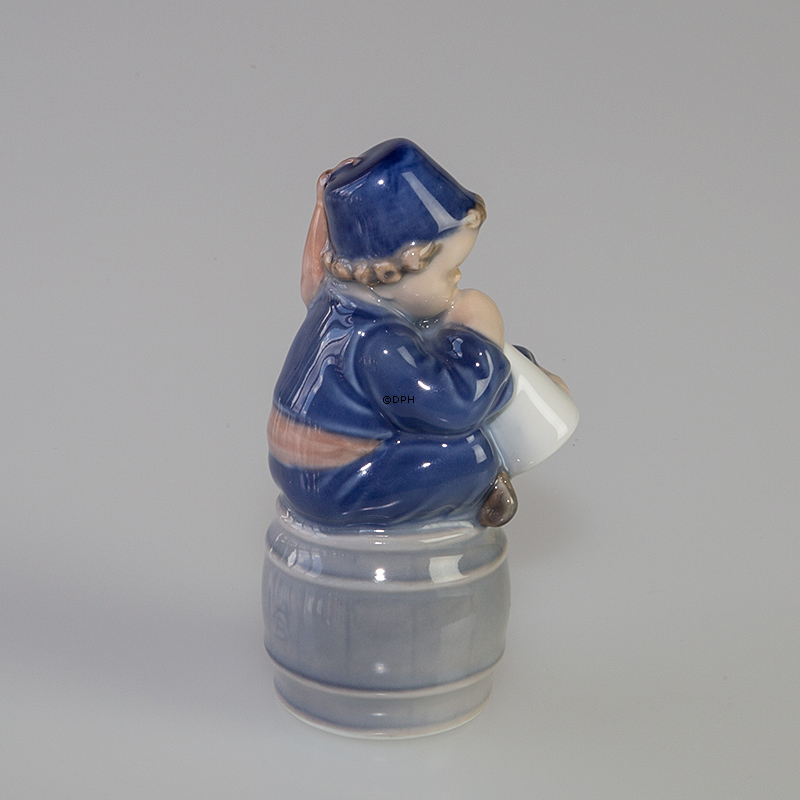Dreng med Tudehorn, Lille hornblæser, Royal Copenhagen figur nr. 3689