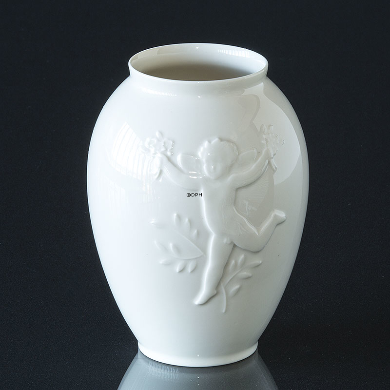 Hvid vase Royal Copenhagen med Kerub og Satyr nr. 4119