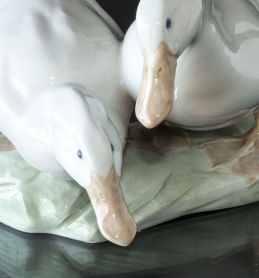 Andegruppe, Royal Copenhagen fugle figur nr. 412 (Reparation på næbbet)