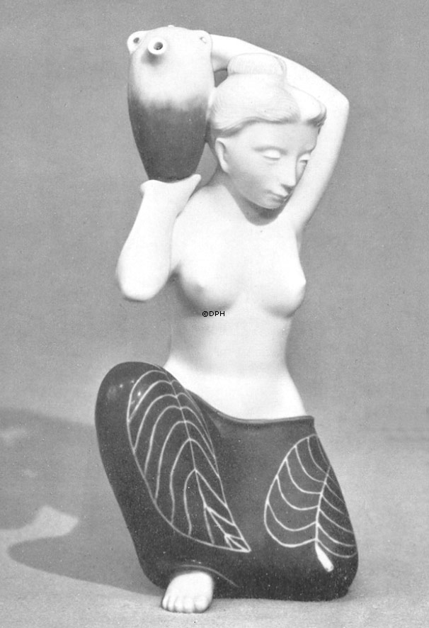 Kvinde med vandkrukke, Royal Copenhagen figur nr. 4359