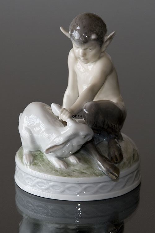Faun med kanin,Royal Copenhagen figur nr. 439