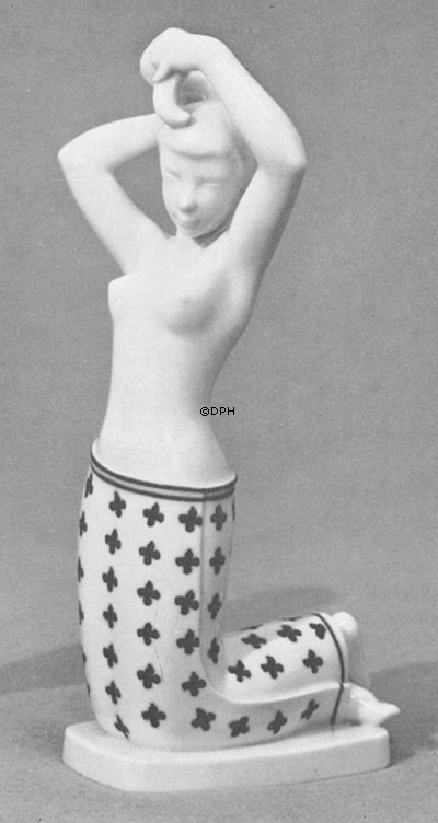 Pige der fletter sit hår, Royal Copenhagen figur nr. 4424