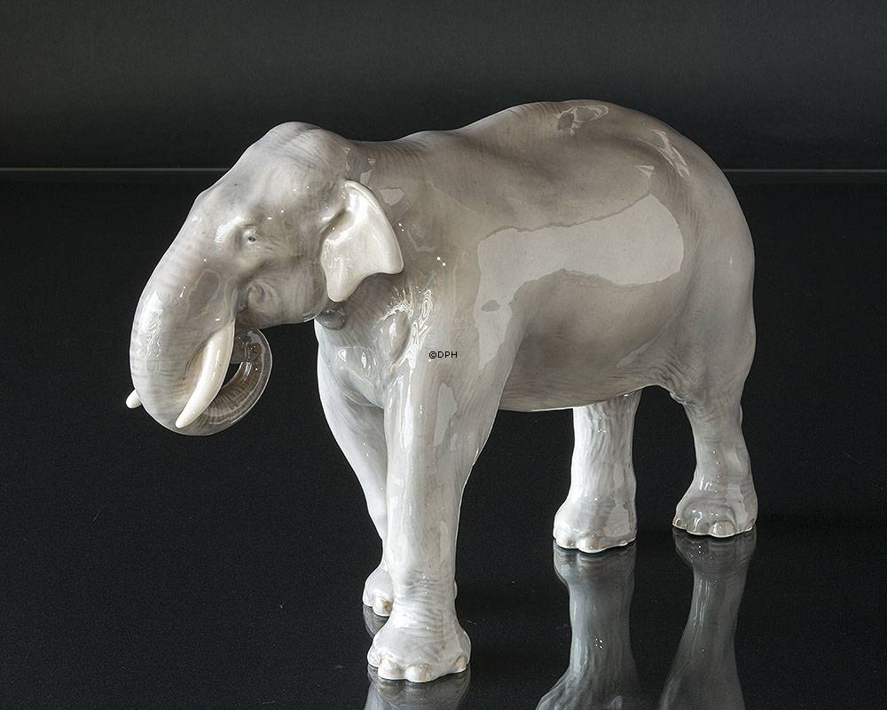 Stående elefant, STOR Royal Copenhagen figur nr. 447 (1894-1922)