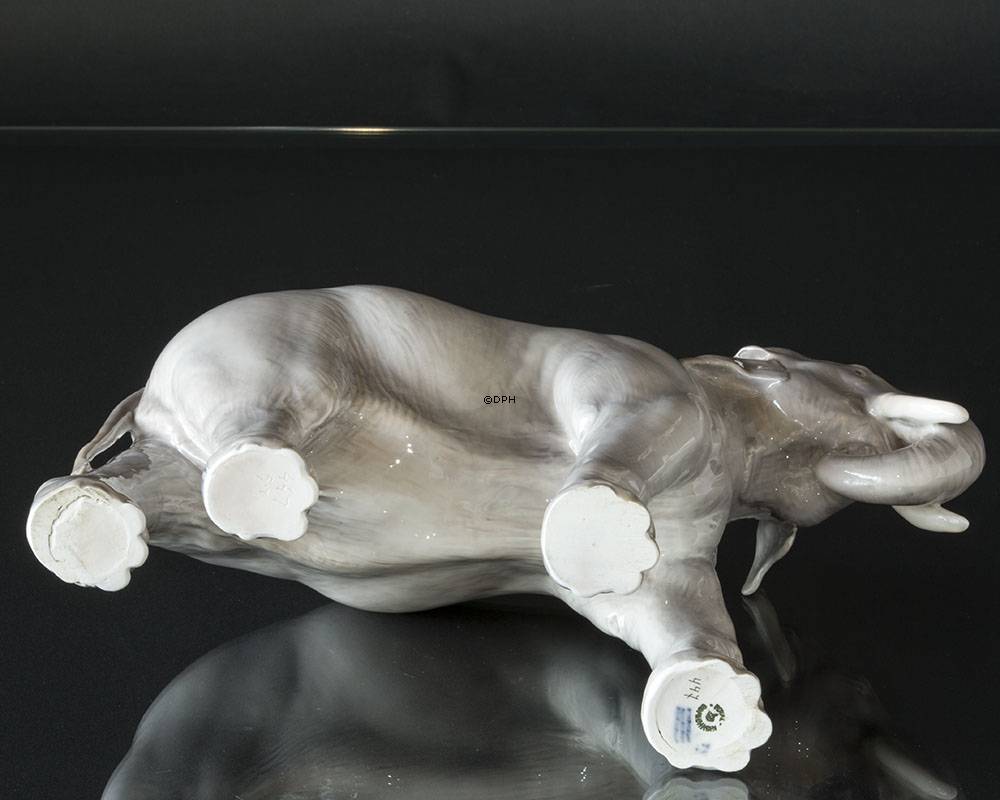 Stående elefant, STOR Royal Copenhagen figur nr. 447 (1894-1922)