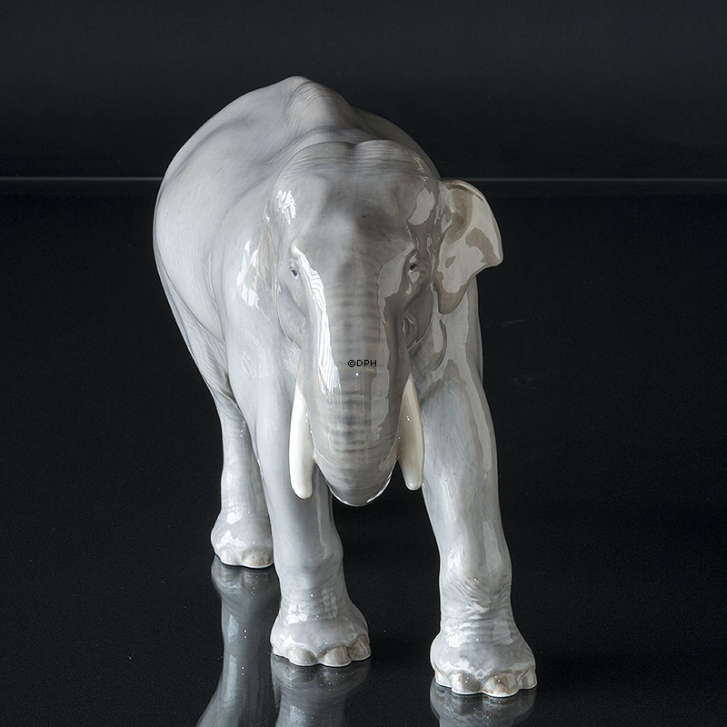 Stående elefant, STOR Royal Copenhagen figur nr. 447 (1894-1922)