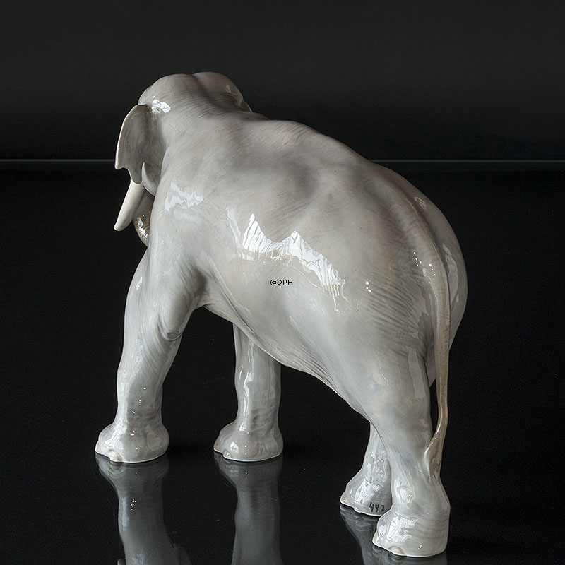 Stående elefant, STOR Royal Copenhagen figur nr. 447 (1894-1922)