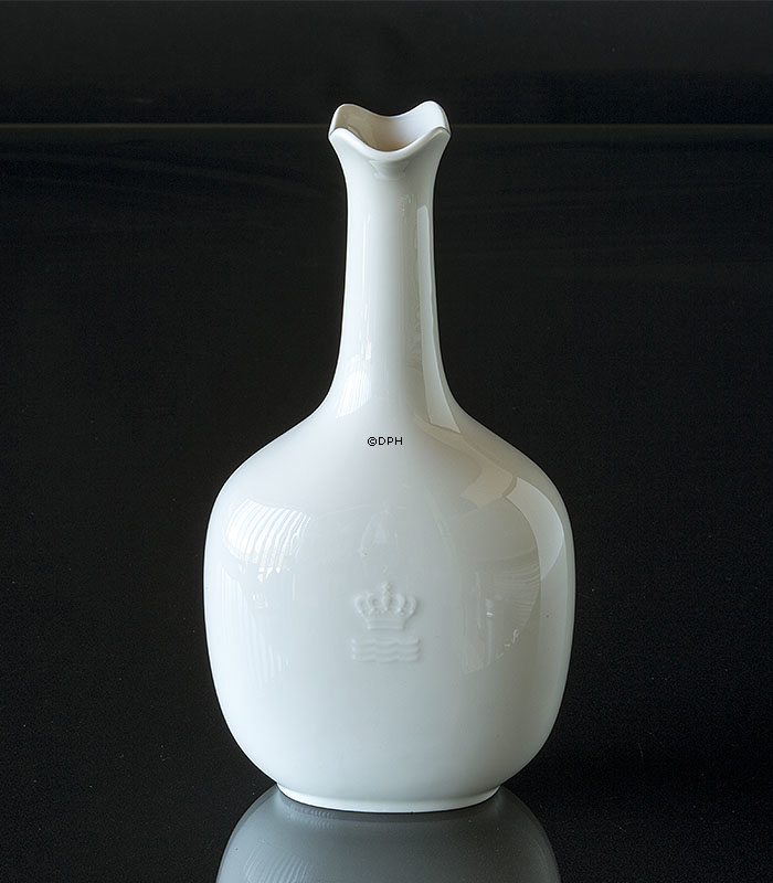 Hvid vase Royal Copenhagen med blomstergren nr. 4494
