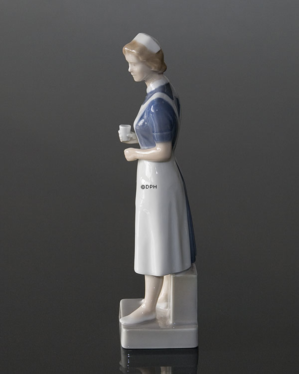 Sygeplejerske, Royal Copenhagen figur nr. 156 eller 4507