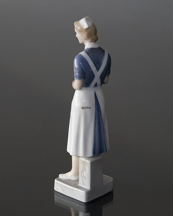 Sygeplejerske, Royal Copenhagen figur nr. 156 eller 4507