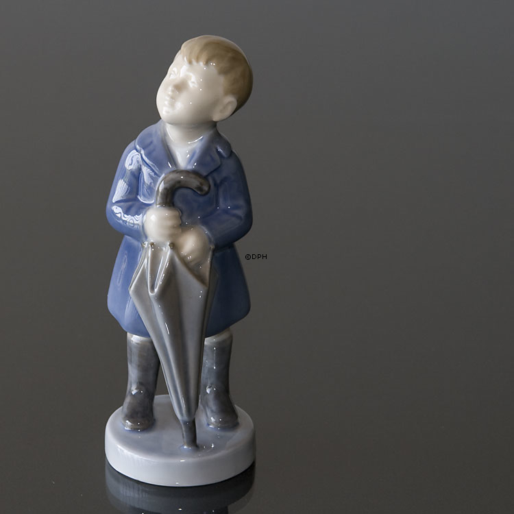 Dreng med paraply, April, Royal Copenhagen månedsfigur nr. 4526