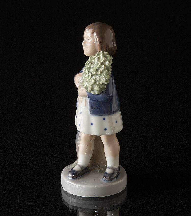 Pige med blomsterbuket, Maj, Royal Copenhagen månedsfigur nr. 4527