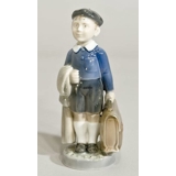 Junge mit Aktentasche, Juni, Royal Copenhagen monatliche Figur Nr. 4528