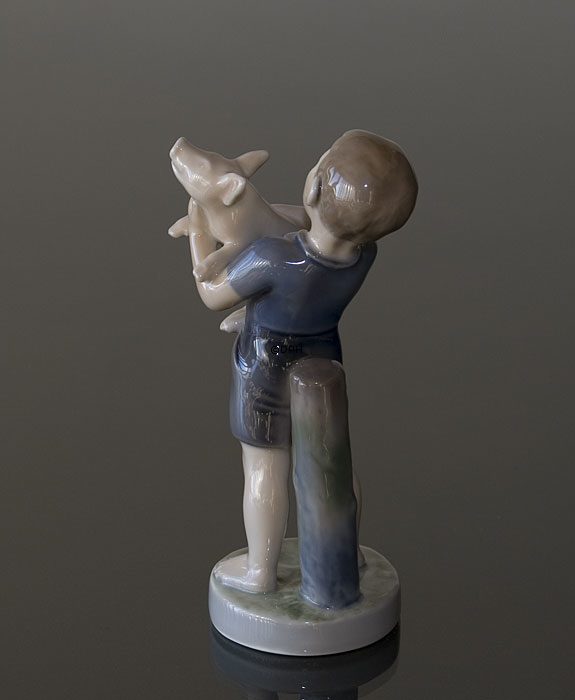 Dreng, August, Royal Copenhagen månedsfigur nr. 4530