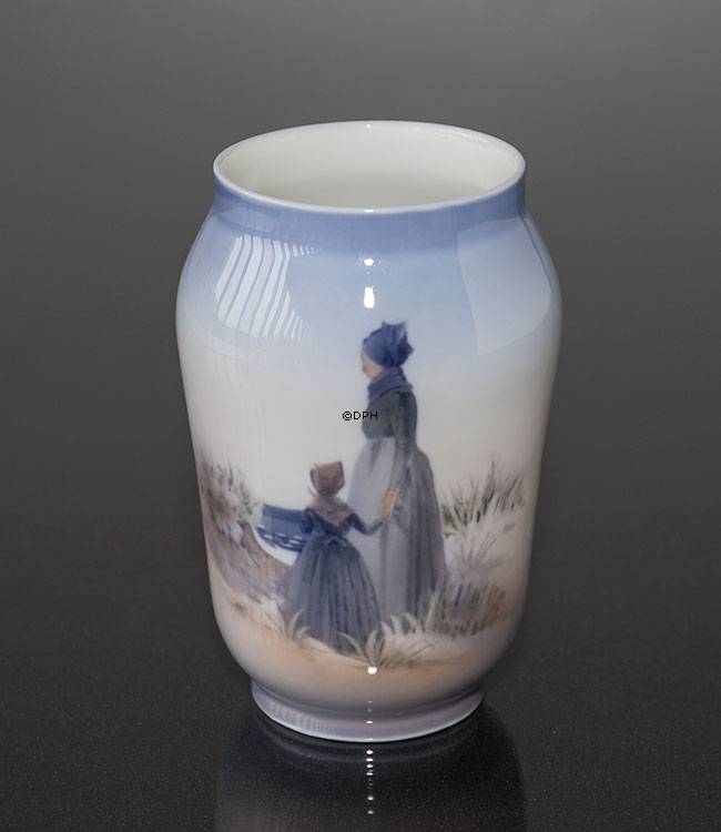 Vase med Fanøpiger, Royal Copenhagen nr. 383 eller 4547