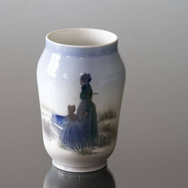 Vase med Fanøpiger, Royal Copenhagen nr. 383 eller 4547