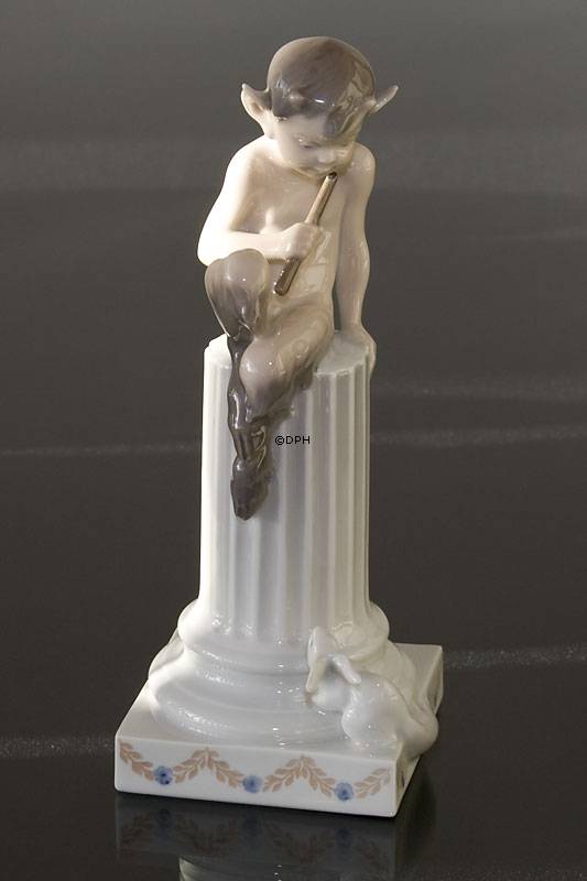 Faun med egern, Royal Copenhagen figur nr. 456