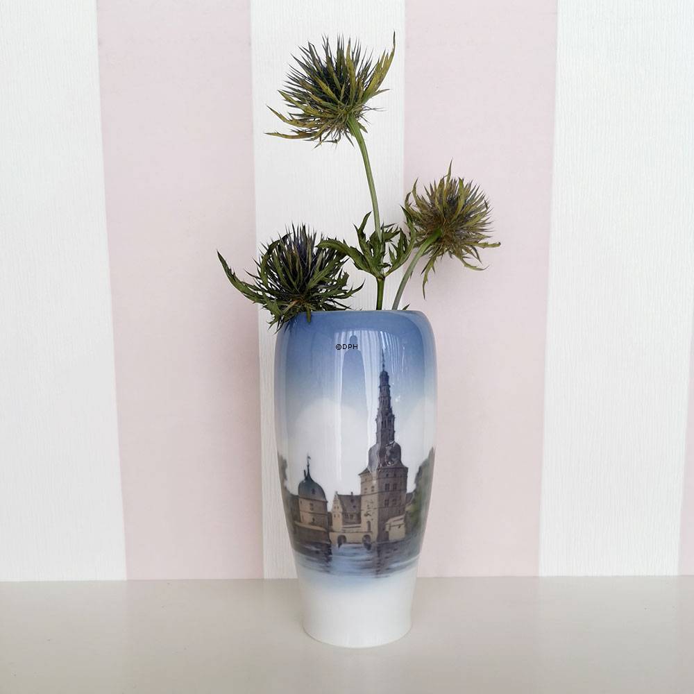 Vase med Frederiksborg slot, Royal Copenhagen nr. 4569