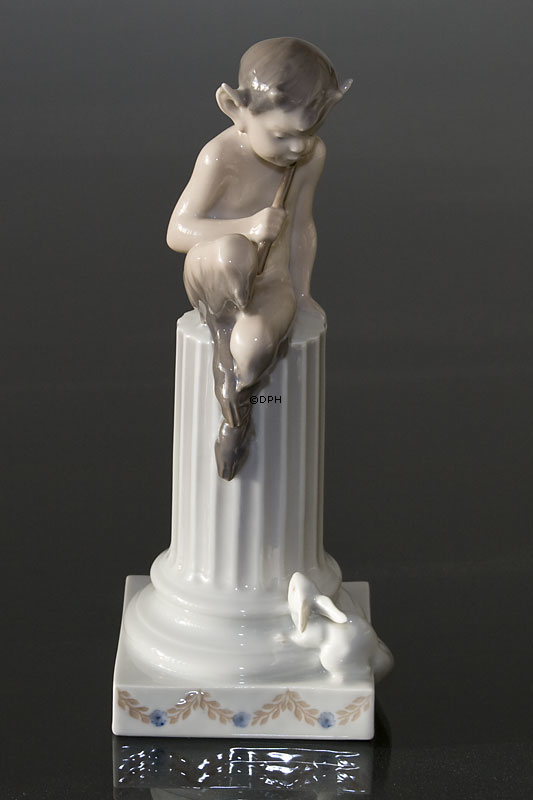 Faun med egern, Royal Copenhagen figur nr. 456