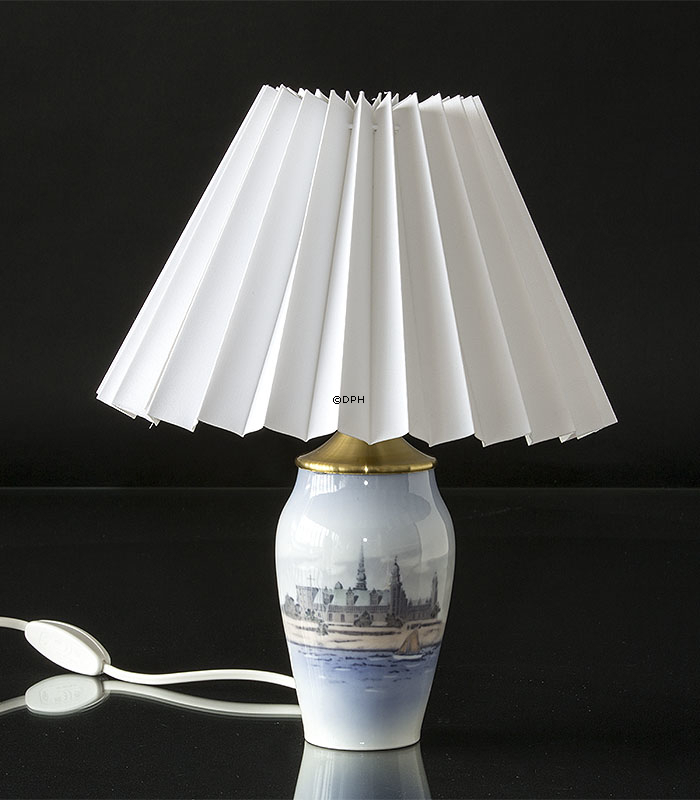 Plissé lampeskærm i hvid chintz stof, sidelængde 18cm