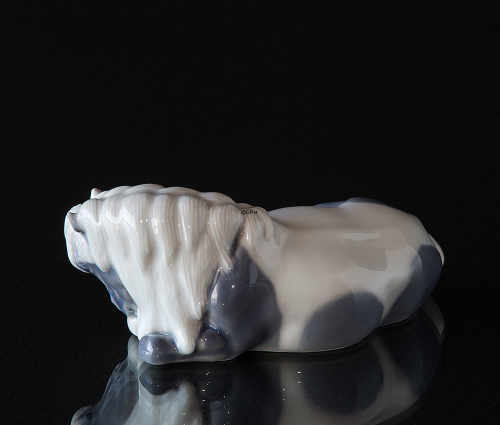 Liggende pony, Royal Copenhagen figur nr. 4611